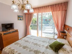 Dormitorio con salida a la terraza