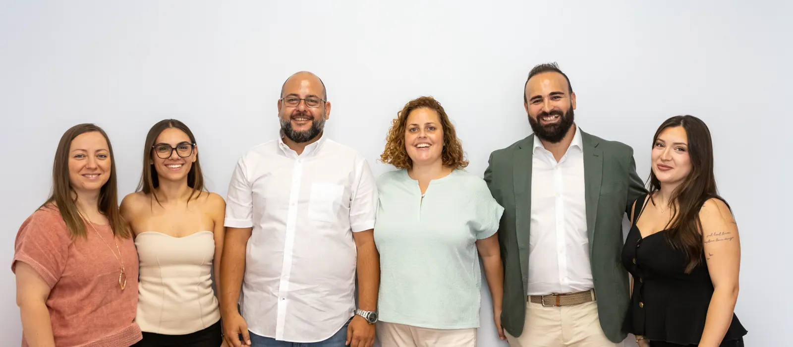 Equipo completo de Asesoría López García en la oficina de Salou